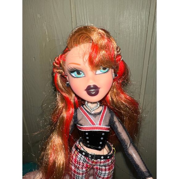 Bratz Doll Lot Meygan Pretty N Punk Y2K Vintage Original w/ Accessories Dog - Picture 3 of 6